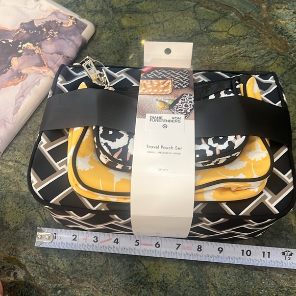Diane Von Furstenberg Travel Pouch Set 🍒💄💋 - Picture 4 of 8